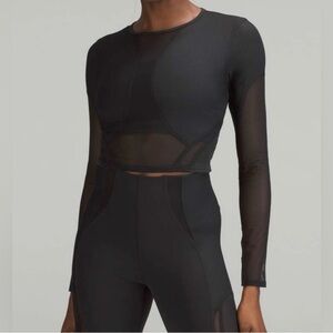 Lululemon Mesh Panelled
Training Long Sleeve Shirt